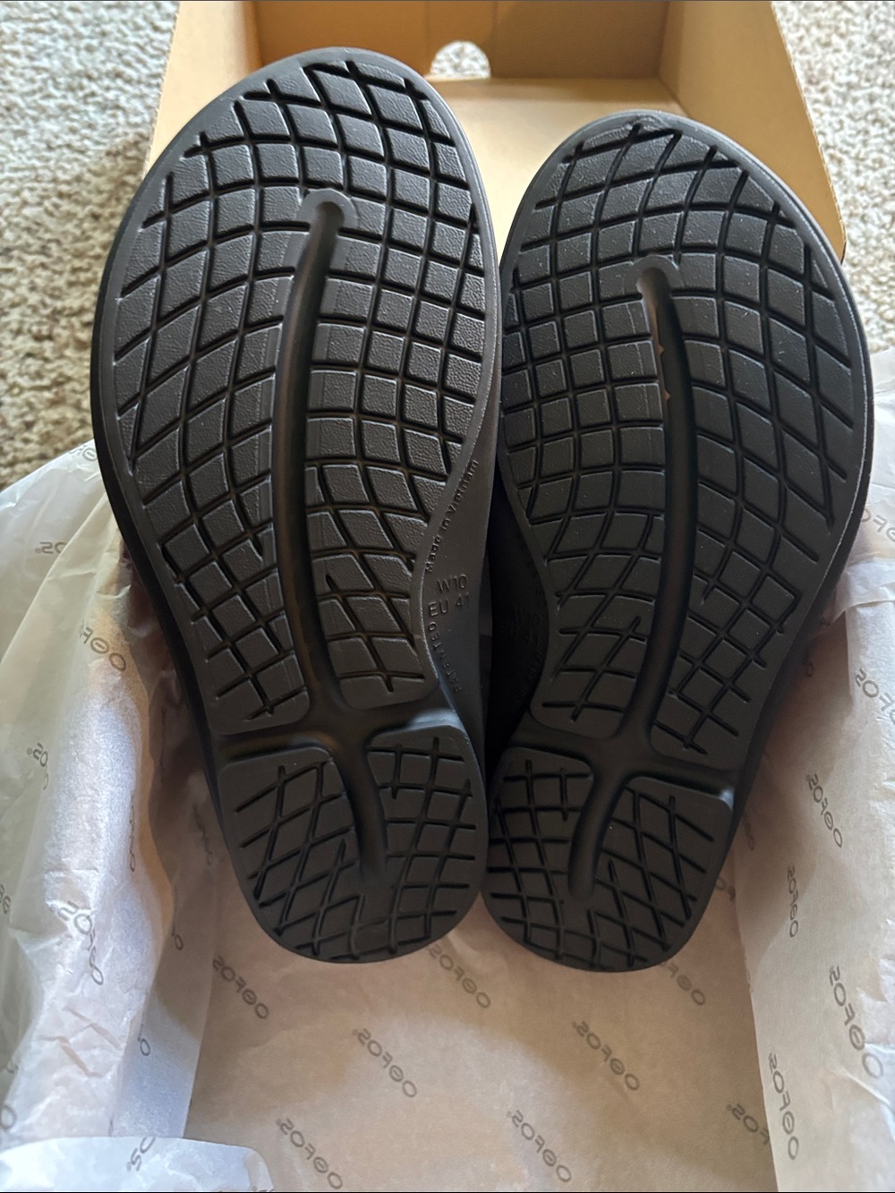 OOFOS Women's Sandal in Metallic Copper BRAND NEW WITH TAGS NEVER WORN - Picture 3 of 5